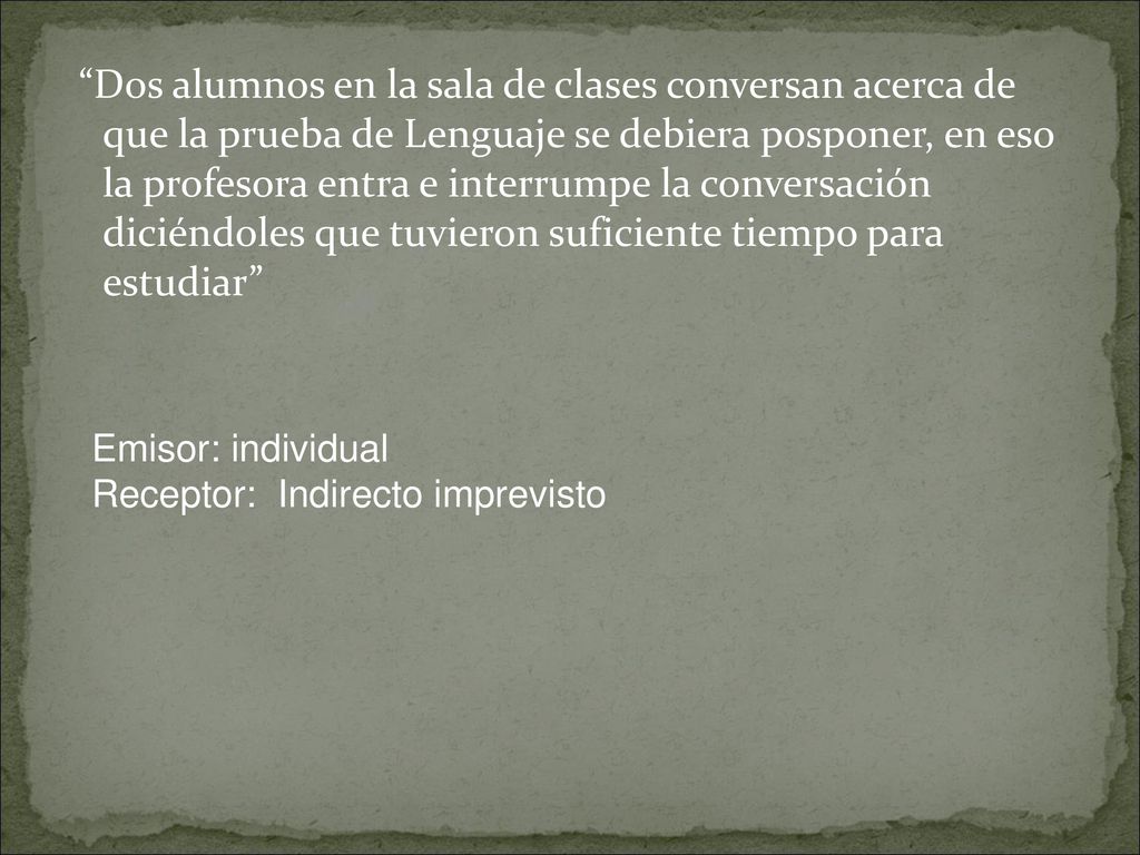 Dos alumnos en la sala de clases conversan acerca de que la prueba de Lenguaje se debiera posponer, en eso la profesora entra e interrumpe la conversación diciéndoles que tuvieron suficiente tiempo para estudiar