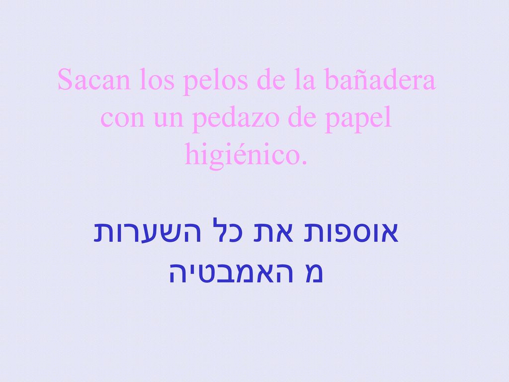 Sacan los pelos de la bañadera con un pedazo de papel higiénico