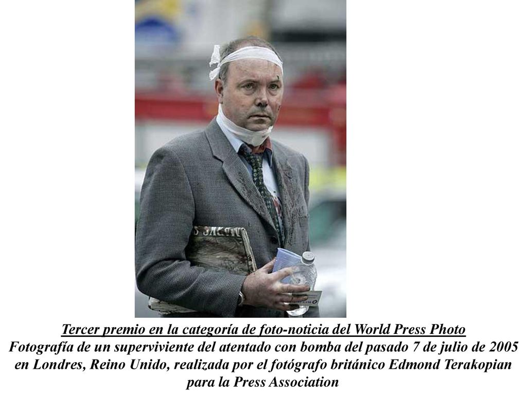 Tercer premio en la categoría de foto-noticia del World Press Photo Fotografía de un superviviente del atentado con bomba del pasado 7 de julio de 2005 en Londres, Reino Unido, realizada por el fotógrafo británico Edmond Terakopian para la Press Association