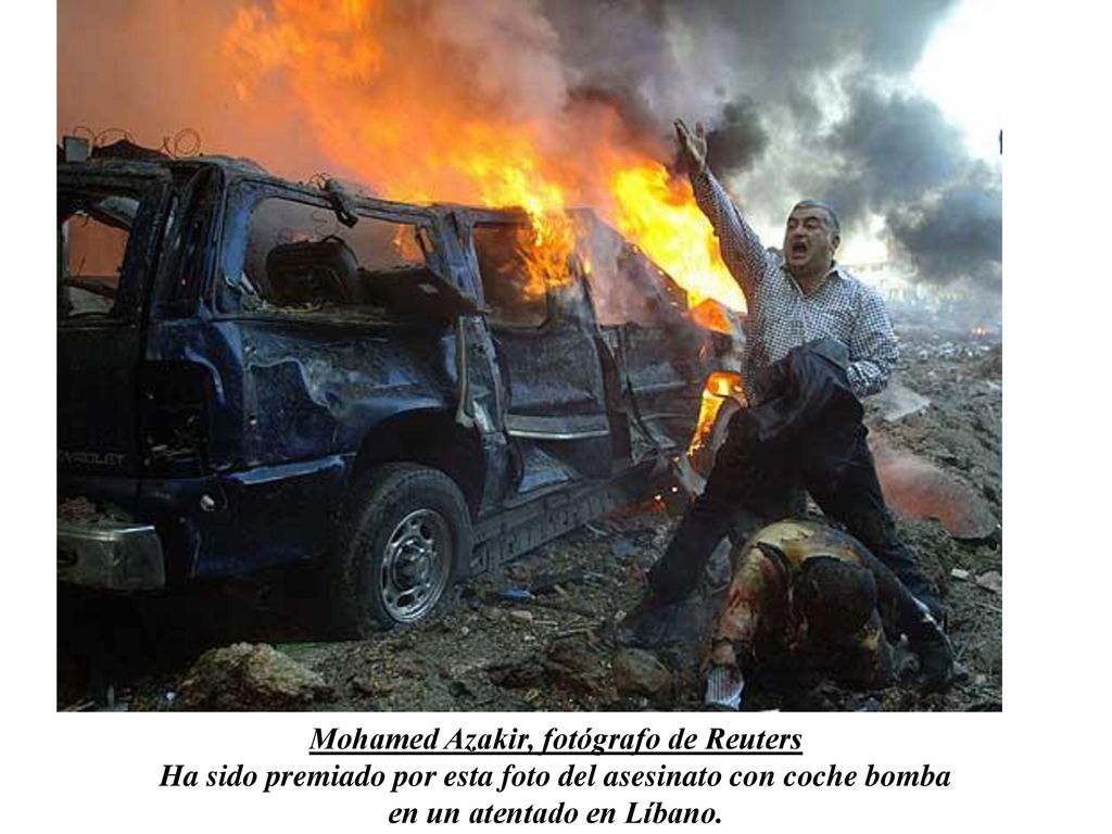 Mohamed Azakir, fotógrafo de Reuters Ha sido premiado por esta foto del asesinato con coche bomba en un atentado en Líbano.