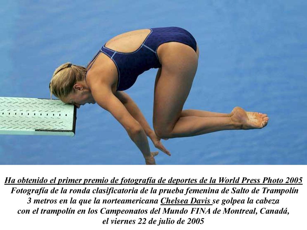 Ha obtenido el primer premio de fotografía de deportes de la World Press Photo 2005 Fotografía de la ronda clasificatoria de la prueba femenina de Salto de Trampolín 3 metros en la que la norteamericana Chelsea Davis se golpea la cabeza con el trampolín en los Campeonatos del Mundo FINA de Montreal, Canadá, el viernes 22 de julio de 2005