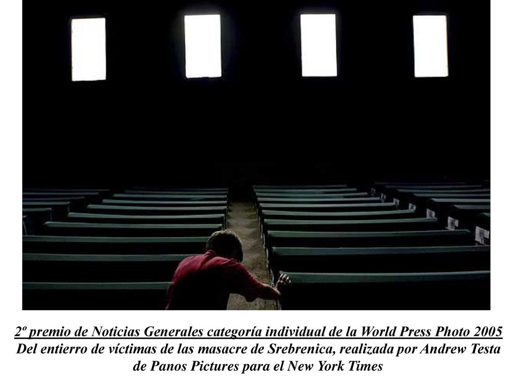 2º premio de Noticias Generales categoría individual de la World Press Photo 2005 Del entierro de víctimas de las masacre de Srebrenica, realizada por Andrew Testa de Panos Pictures para el New York Times