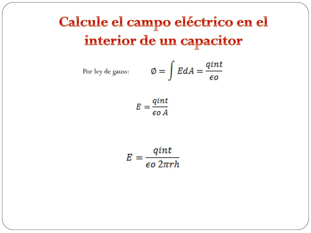 Calcule el campo eléctrico en el interior de un capacitor
