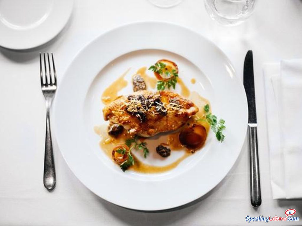 ¿Cómo está la cena – La cena está muy sabrosa / deliciosa.