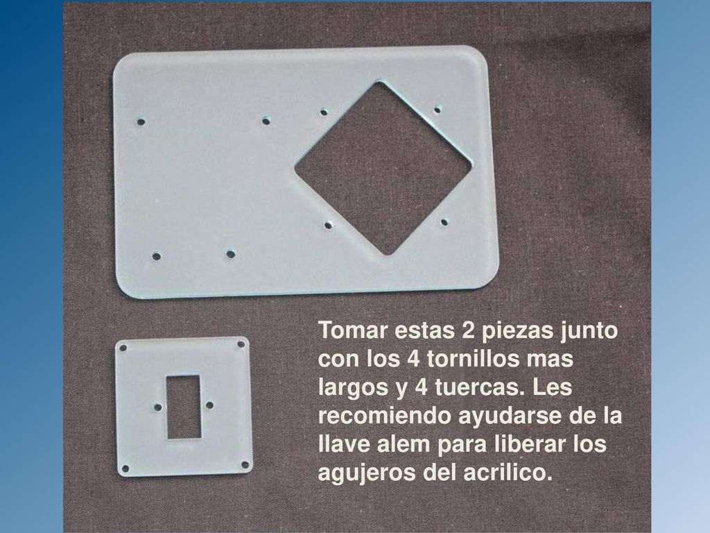 Tomar estas 2 piezas junto con los 4 tornillos mas largos y 4 tuercas
