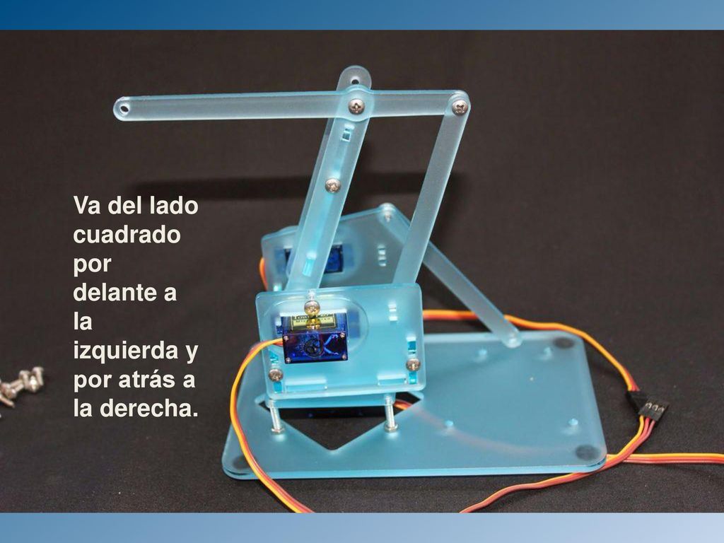 Va del lado cuadrado por delante a la izquierda y por atrás a la derecha.