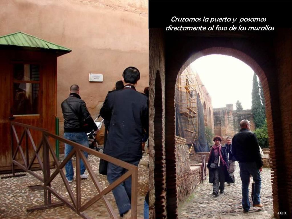 Cruzamos la puerta y pasamos directamente al foso de las murallas
