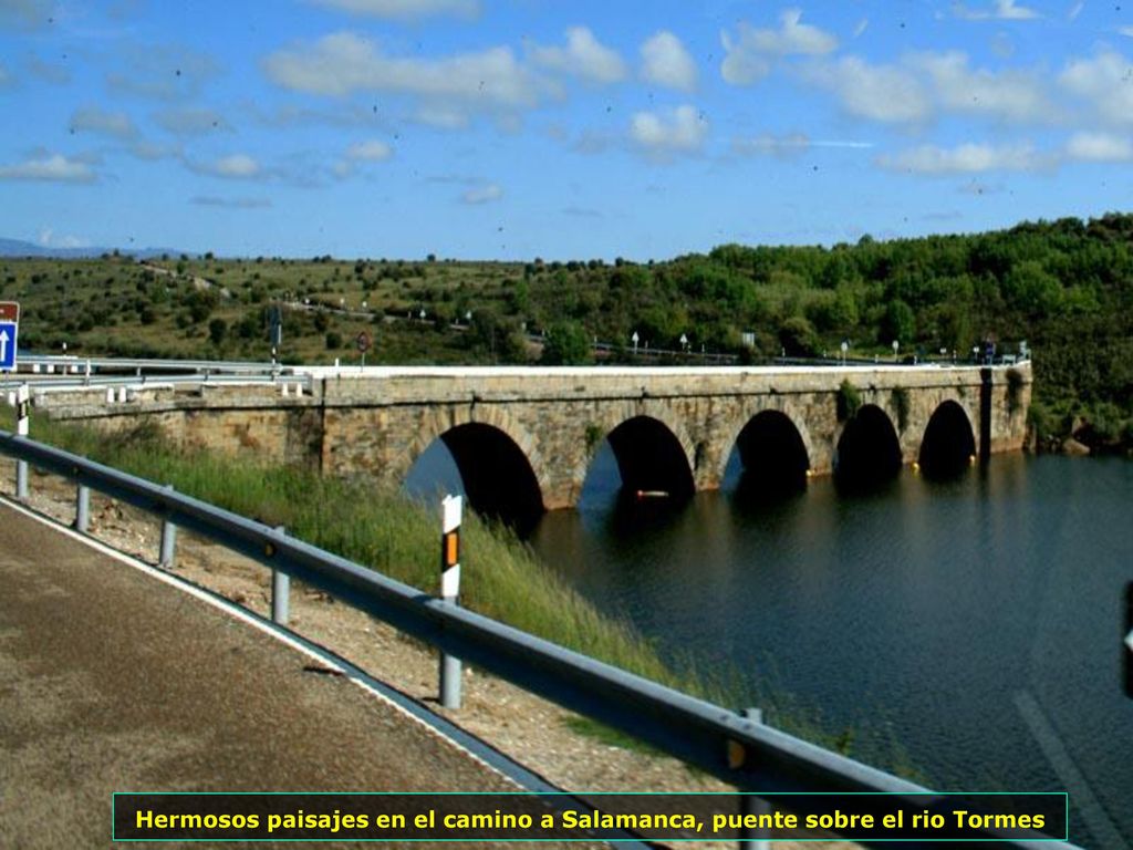 Hermosos paisajes en el camino a Salamanca, puente sobre el rio Tormes