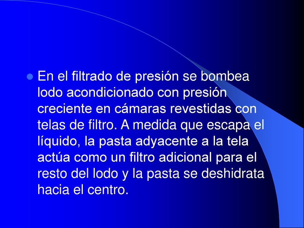 En el filtrado de presión se bombea lodo acondicionado con presión creciente en cámaras revestidas con telas de filtro.