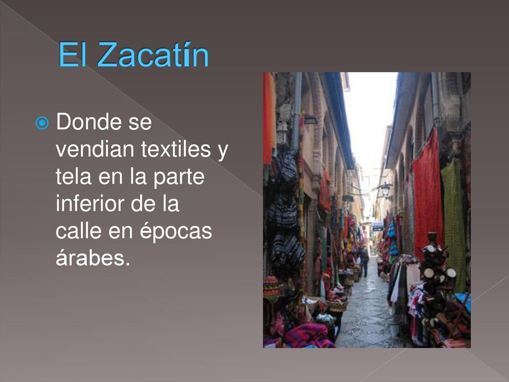 El Zacatín Donde se vendian textiles y tela en la parte inferior de la calle en épocas árabes.