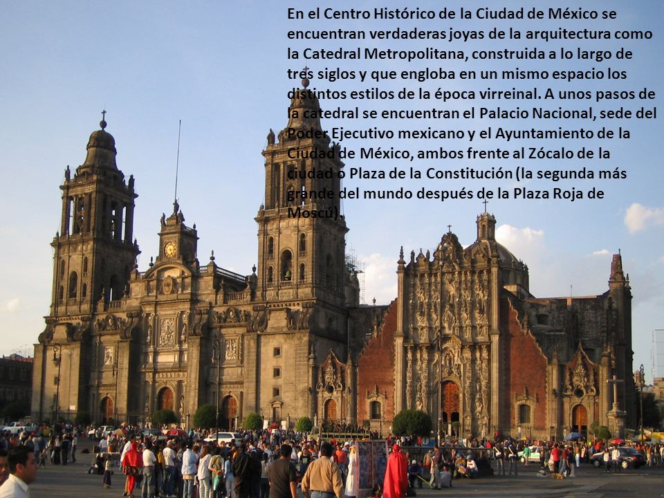 En el Centro Histórico de la Ciudad de México se encuentran verdaderas joyas de la arquitectura como la Catedral Metropolitana, construida a lo largo de tres siglos y que engloba en un mismo espacio los distintos estilos de la época virreinal.