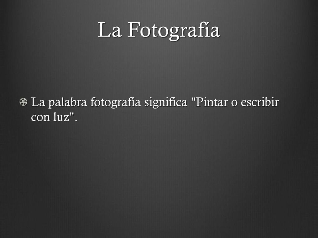 La Fotografía La palabra fotografía significa Pintar o escribir con luz .