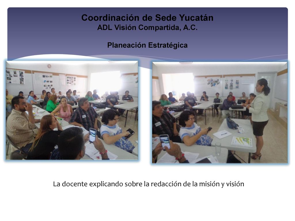 La docente explicando sobre la redacción de la misión y visión
