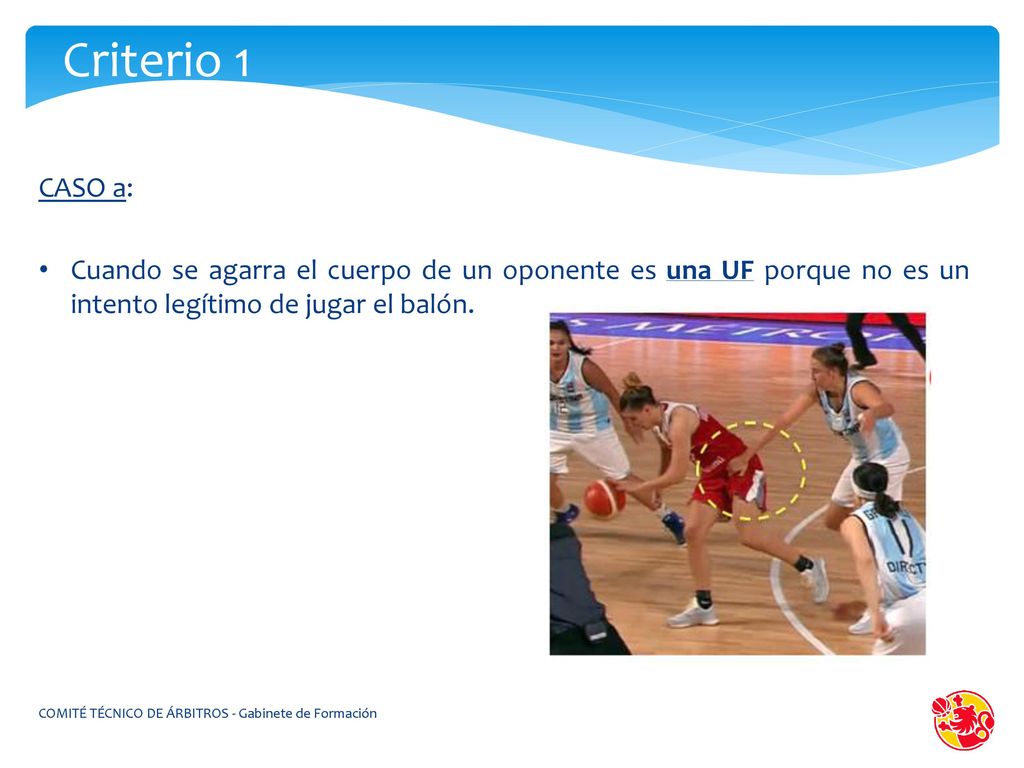 Criterio 1 CASO a: Cuando se agarra el cuerpo de un oponente es una UF porque no es un intento legítimo de jugar el balón.