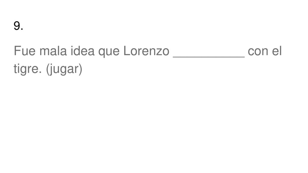 Fue mala idea que Lorenzo __________ con el tigre. (jugar)
