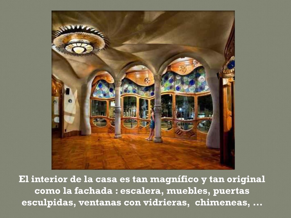 El interior de la casa es tan magnífico y tan original como la fachada : escalera, muebles, puertas esculpidas, ventanas con vidrieras, chimeneas, …