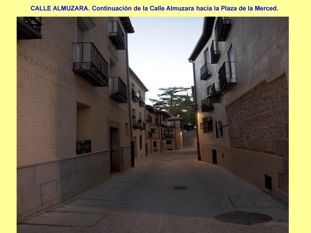 CALLE ALMUZARA. Continuación de la Calle Almuzara hacia la Plaza de la Merced.