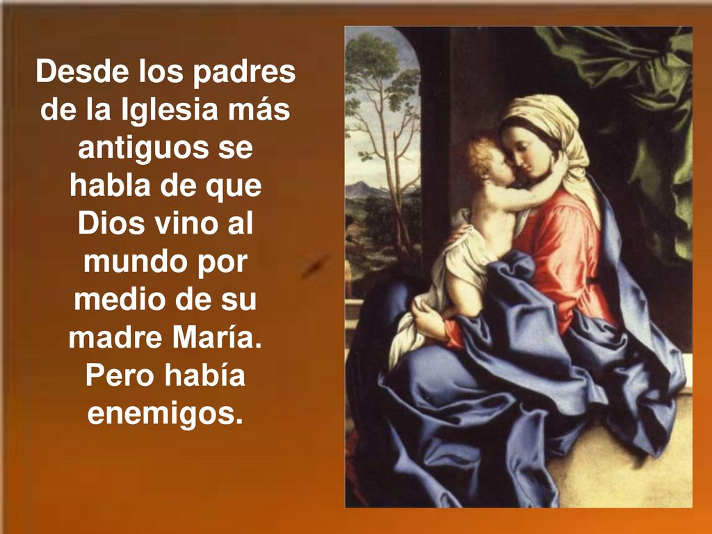 Desde los padres de la Iglesia más antiguos se habla de que Dios vino al mundo por medio de su madre María.