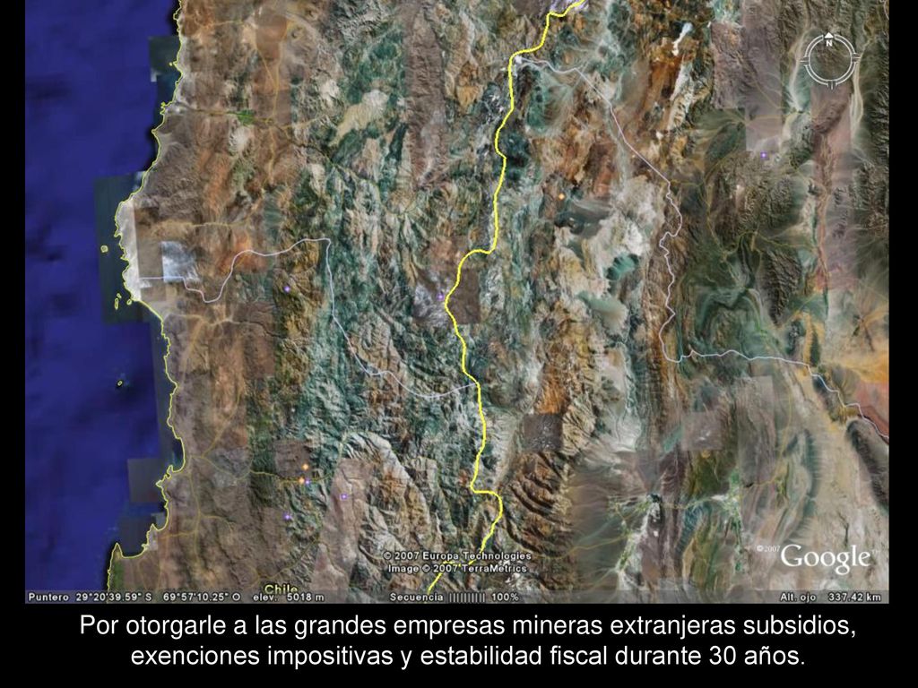 Por otorgarle a las grandes empresas mineras extranjeras subsidios, exenciones impositivas y estabilidad fiscal durante 30 años.