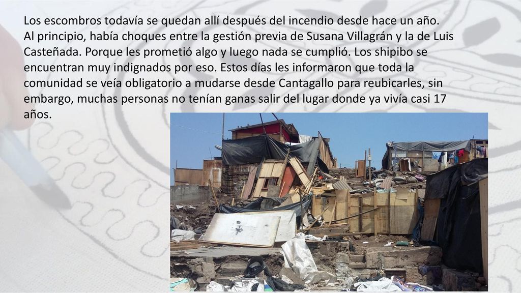 Los escombros todavía se quedan allí después del incendio desde hace un año.