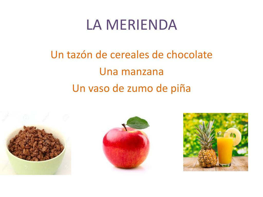 Un tazón de cereales de chocolate Una manzana Un vaso de zumo de piña