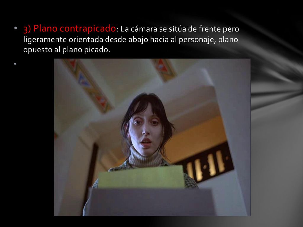 3) Plano contrapicado: La cámara se sitúa de frente pero ligeramente orientada desde abajo hacia al personaje, plano opuesto al plano picado.