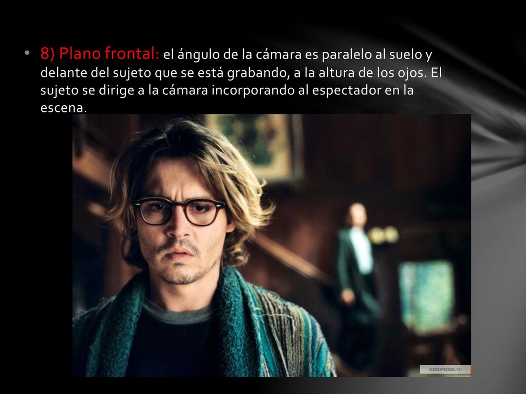 8) Plano frontal: el ángulo de la cámara es paralelo al suelo y delante del sujeto que se está grabando, a la altura de los ojos.