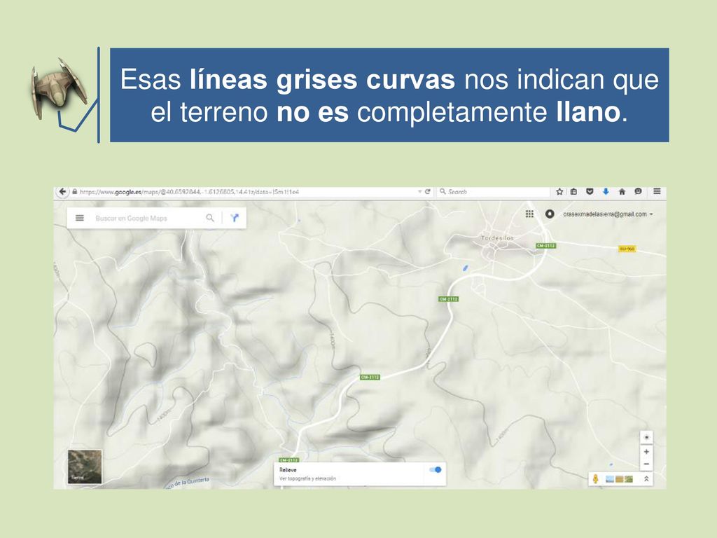 Esas líneas grises curvas nos indican que el terreno no es completamente llano.