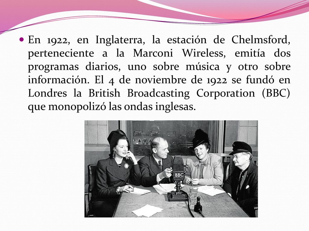 En 1922, en Inglaterra, la estación de Chelmsford, perteneciente a la Marconi Wireless, emitía dos programas diarios, uno sobre música y otro sobre información.