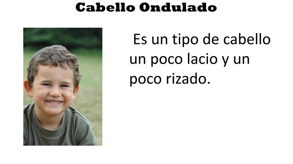 Es un tipo de cabello un poco lacio y un poco rizado.