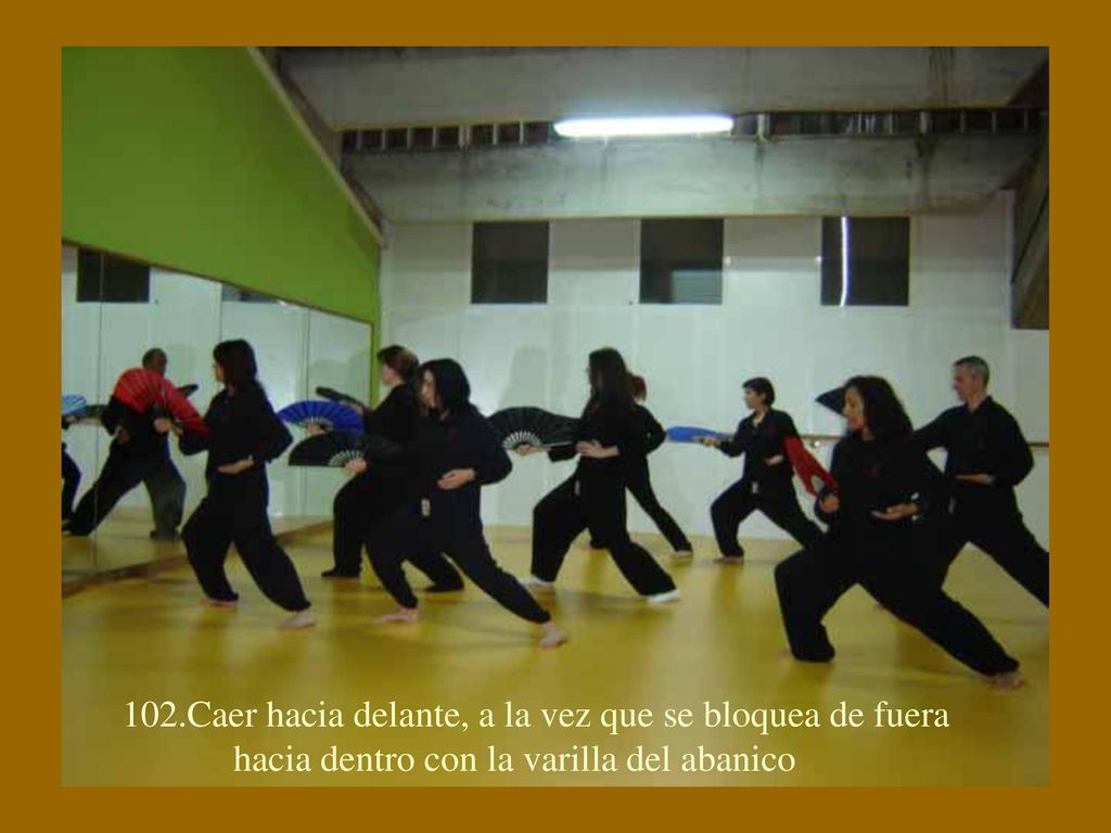 102. Caer hacia delante, a la vez que se bloquea de fuera