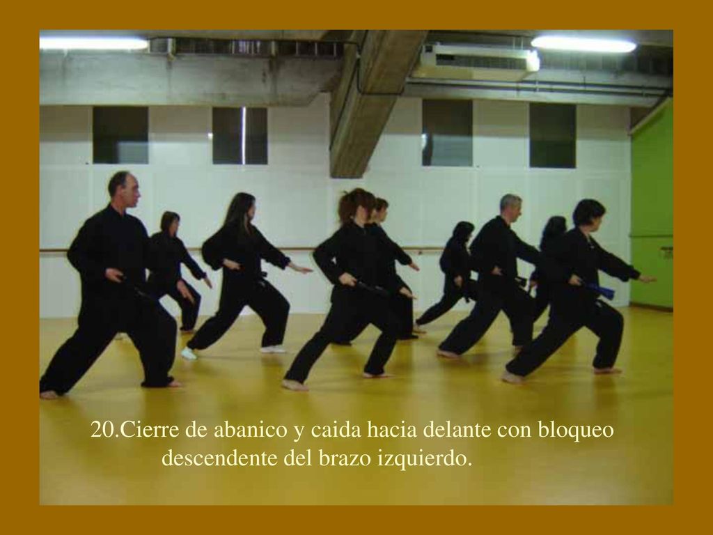 20. Cierre de abanico y caida hacia delante con bloqueo