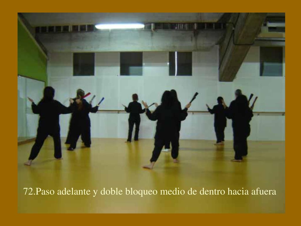 72.Paso adelante y doble bloqueo medio de dentro hacia afuera