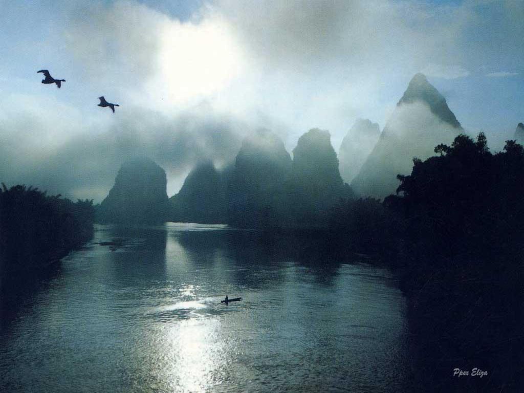 El Río Li ,componente del sistema Zhujiang (Río Perla), se origina en las montañas de Mao er de Xing an,la más alta del sur de China.