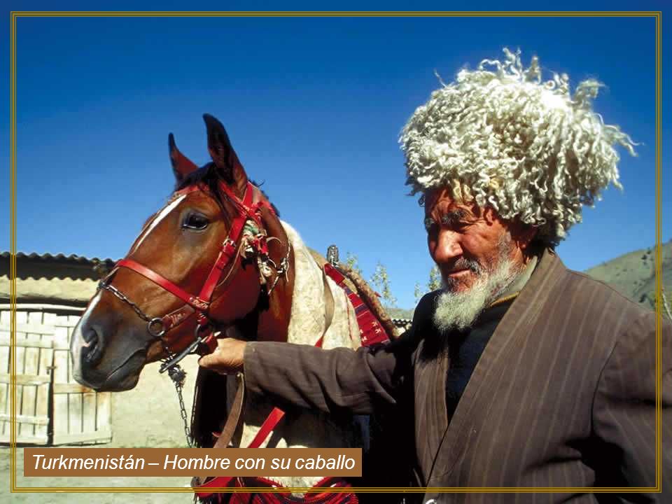 Turkmenistán – Hombre con su caballo