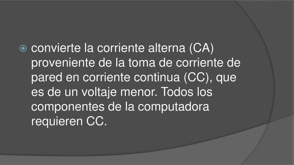 convierte la corriente alterna (CA) proveniente de la toma de corriente de pared en corriente continua (CC), que es de un voltaje menor.