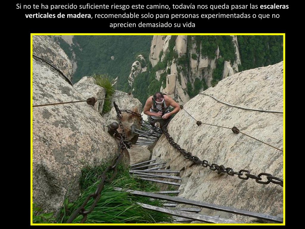 Si no te ha parecido suficiente riesgo este camino, todavía nos queda pasar las escaleras verticales de madera, recomendable solo para personas experimentadas o que no aprecien demasiado su vida