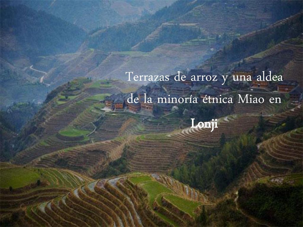 Terrazas de arroz y una aldea de la minoría étnica Miao en Lonji