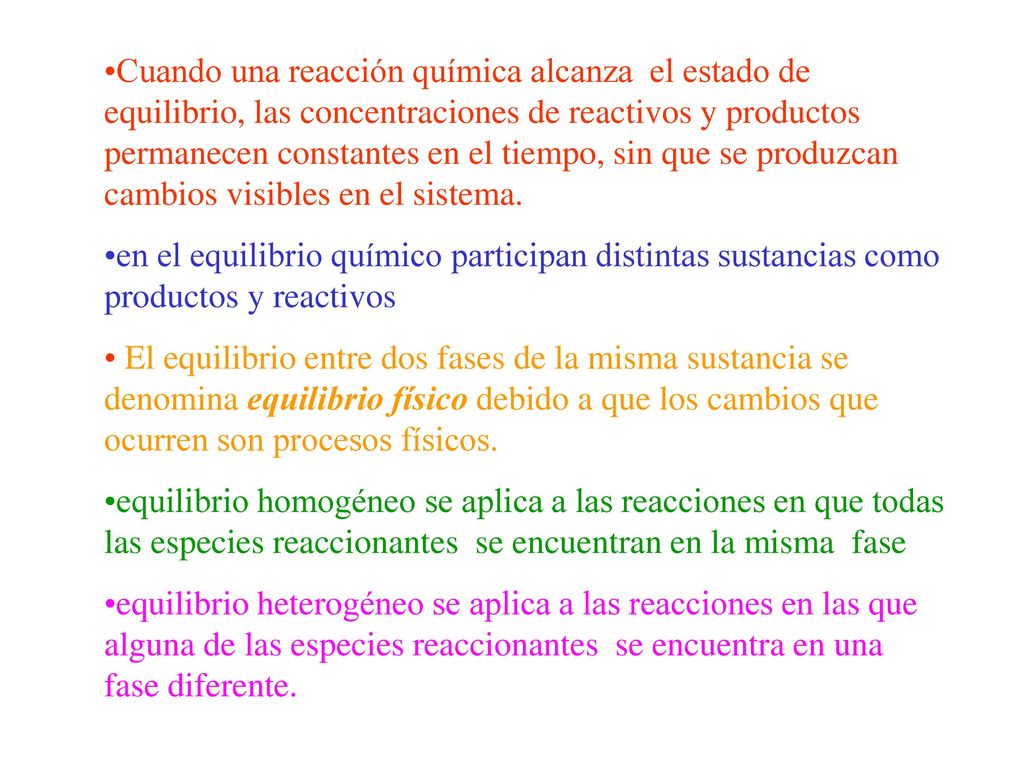 Cuando una reacción química alcanza el estado de equilibrio, las concentraciones de reactivos y productos permanecen constantes en el tiempo, sin que se produzcan cambios visibles en el sistema.