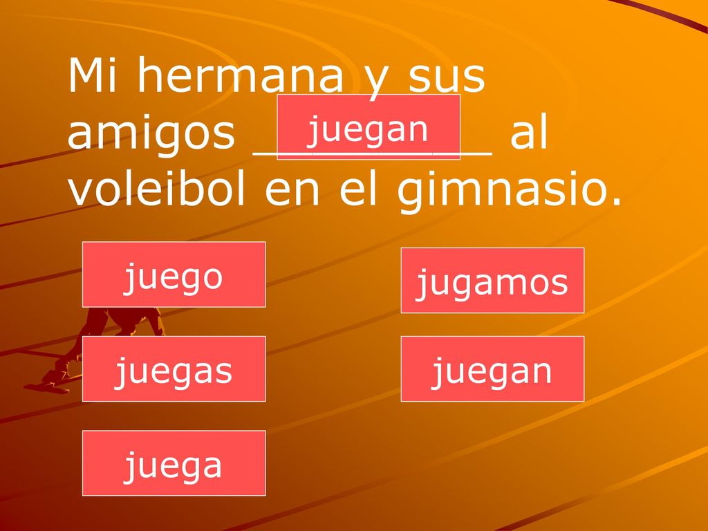 Mi hermana y sus amigos ________ al voleibol en el gimnasio.