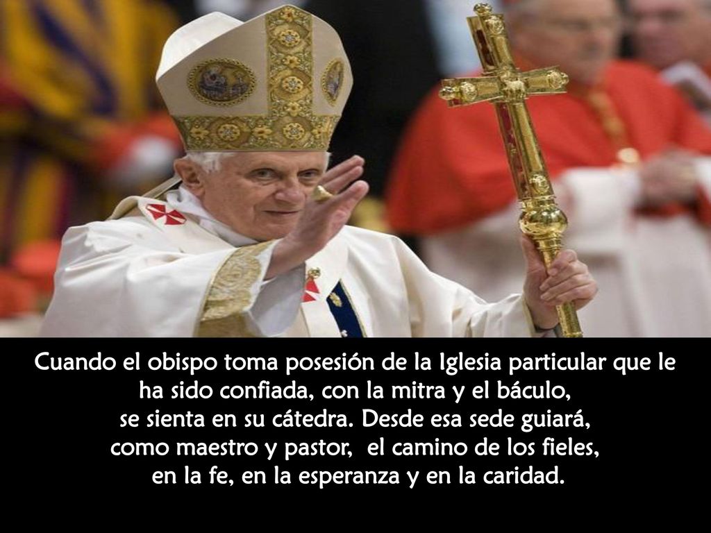 Cuando el obispo toma posesión de la Iglesia particular que le ha sido confiada, con la mitra y el báculo, se sienta en su cátedra.