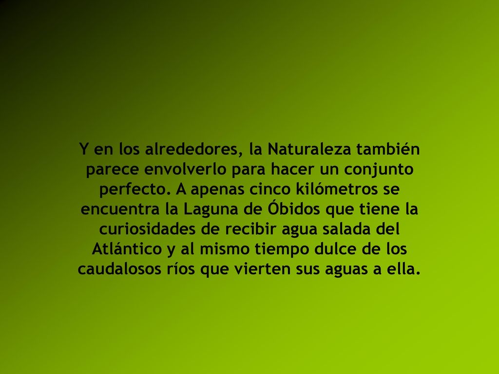 Y en los alrededores, la Naturaleza también parece envolverlo para hacer un conjunto perfecto.