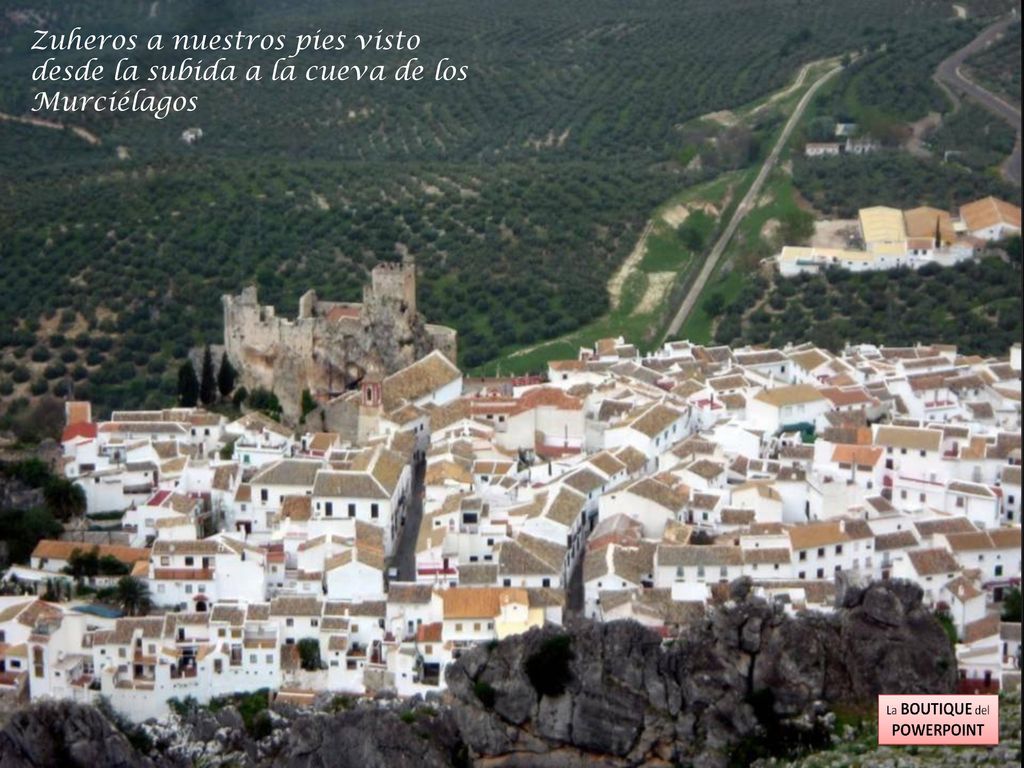 Zuheros a nuestros pies visto desde la subida a la cueva de los Murciélagos