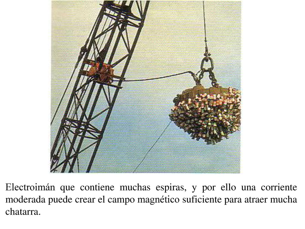 Electroimán que contiene muchas espiras, y por ello una corriente moderada puede crear el campo magnético suficiente para atraer mucha chatarra.