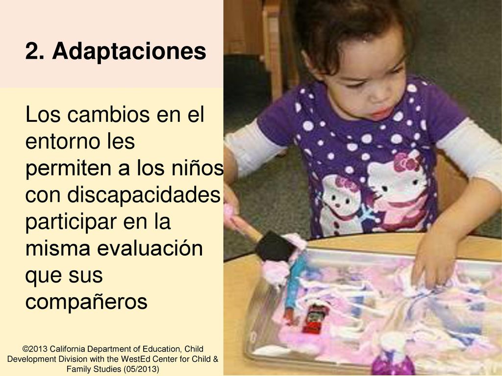 2. Adaptaciones Los cambios en el entorno les permiten a los niños con discapacidades participar en la misma evaluación que sus compañeros.