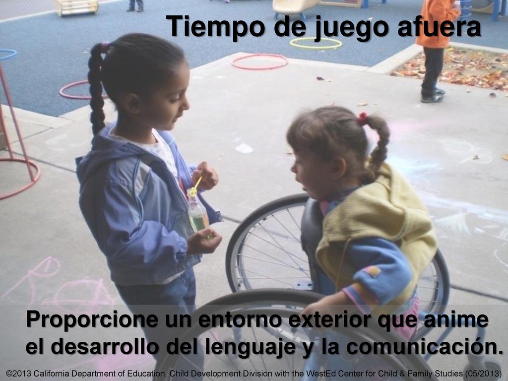 Tiempo de juego afuera Desinfle parcialmente pelotas de tipo playa para permitir un mejor agarre y lanzamiento.
