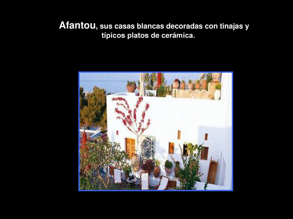 Afantou, sus casas blancas decoradas con tinajas y