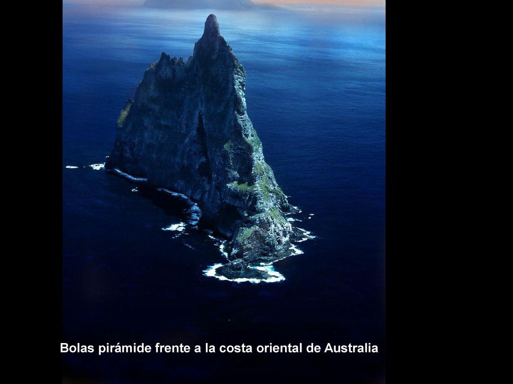Bolas pirámide frente a la costa oriental de Australia