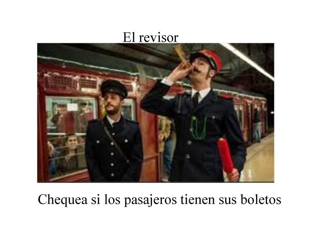 El revisor Chequea si los pasajeros tienen sus boletos