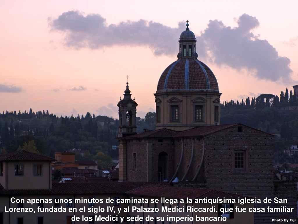 Con apenas unos minutos de caminata se llega a la antiquísima iglesia de San Lorenzo, fundada en el siglo IV, y al Palazzo Medici Riccardi, que fue casa familiar de los Medici y sede de su imperio bancario